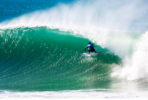 J-Bay Open surf 2017 - Jeremy Flores surfing - photo by Pierre Tostee